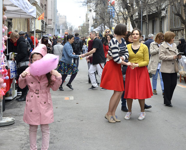 ВЕСЕЛО УПРКОС КИШИ: Одржана Јевремова улица сусрета (ВИДЕО)