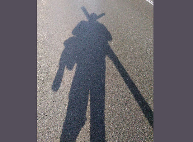 БЕСАН НА ВЛАДУ ХРВАТСКЕ: Пешачи са крстом на леђима јер се уместо лекова купују авиони (ФОТО)