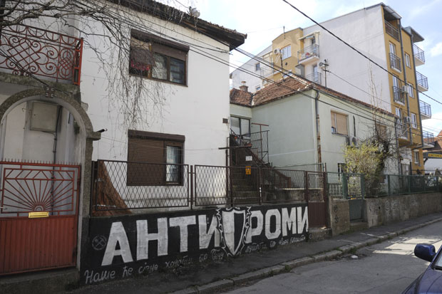 Детонација потресла Карабурму, експлозија у кући оца навијача Партизана