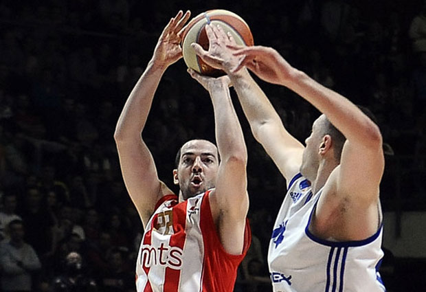 ЗВЕЗДА УБЕДЉИВА ПРОТИВ МОРНАРА: Добрић и Рочести одвели у финале