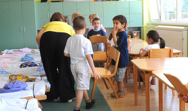 Нови Сад: Због дугова ван вртића 500 деце