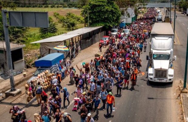 Упркос упозорењу Трампа, караван миграната кренуо ка САД