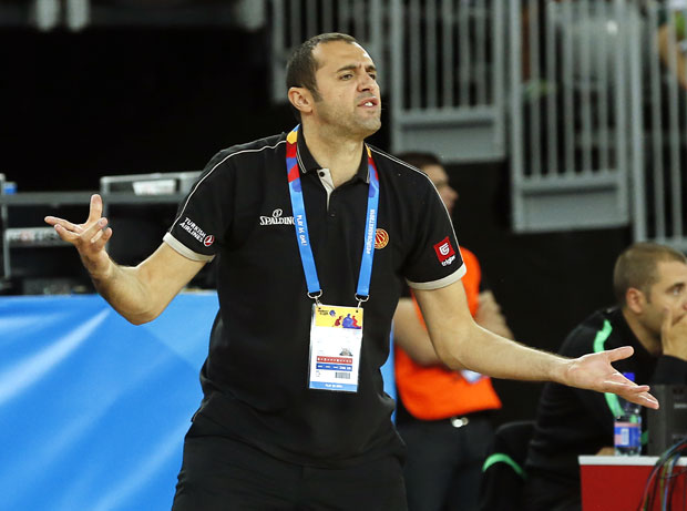 СКАНДАЛ У МАКЕДОНИЈИ: Тренер претио судијама да неће живи напустити салу