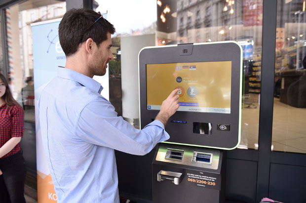 Биткоин и лајткоин из банкомата