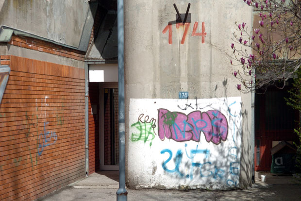 ПЕНЗИОНЕР ПУЦАО СЕБИ У ГЛАВУ: Убио се због болести?