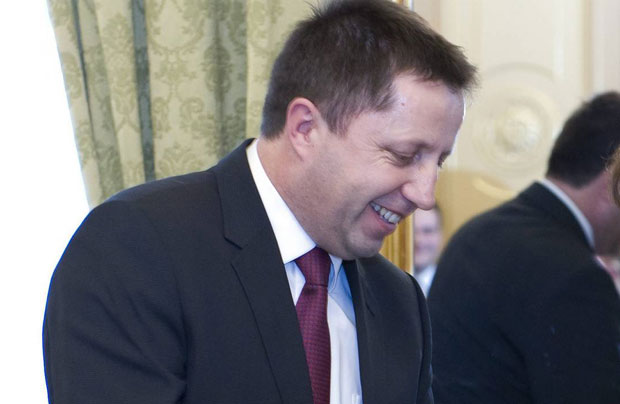 Пајазити: Влада неће пасти, Срби да размисле