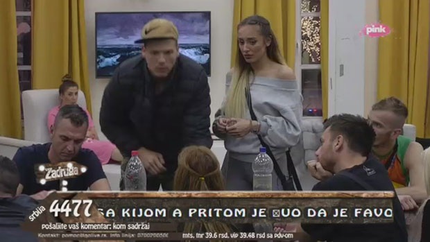 Луна замерила Зорици јер је на Кијиној страни а она јој одбрусила: Ни мени се не свиђа када у пола осам ујутру видим твој и Слобин се*с! (ВИДЕО) 