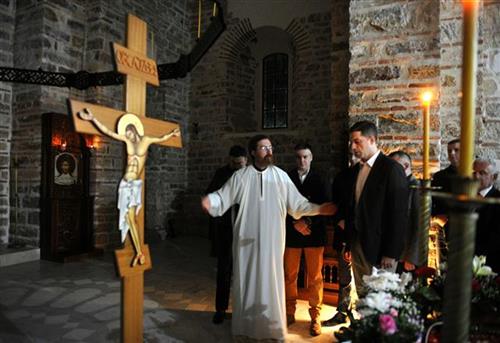 ЂУРИЋ У БАЊСКОЈ НА ВАСКРШЊОЈ ЛИТУРГИЈИ: Српски народ више од 1.000 година гради свој идентитет на Косову