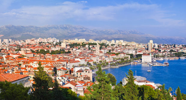 Три НАТО брода упловила код Сплита, на челу разарач