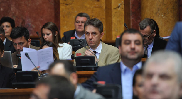 Раскол прети да угаси Доста је било