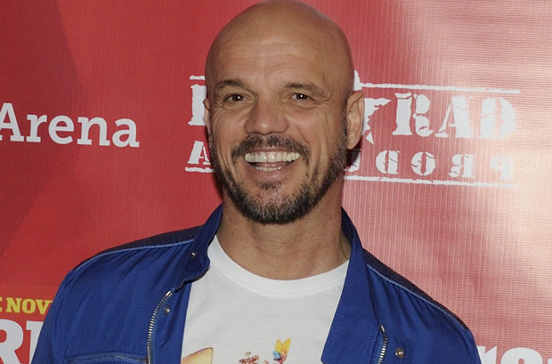 ЛАЖНА ДОЈАВА О БОМБИ: Прекинут па настављен концерт Бобана Рајовића у Ђакову