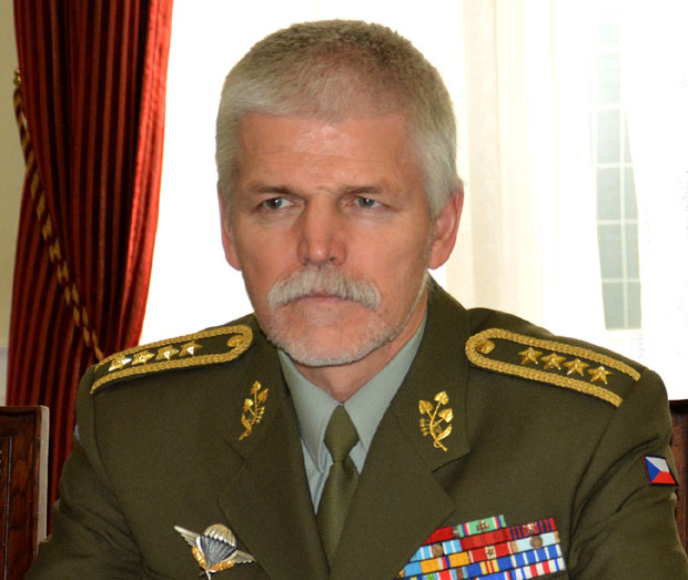 Генерал НАТО упозорава: Алијанса не сме да се понаша као овчица јер Русија као вук такве не поштује