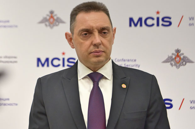 Шпијунка: Трка око шведског стола