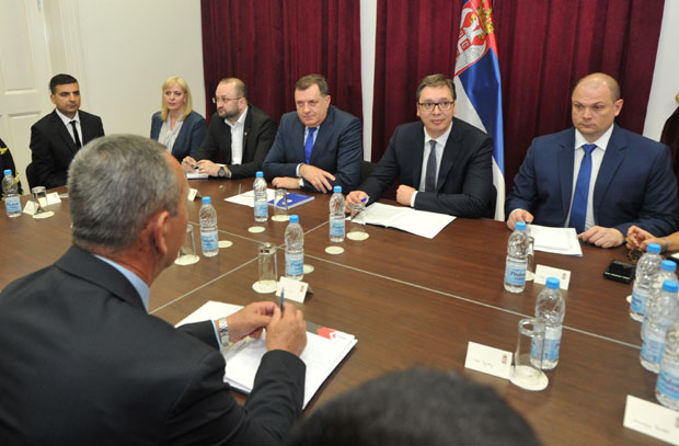 Вучић: Даћемо све од себе да у миру градимо економије наших земаља; Свечана вечера лидера региона код Човића