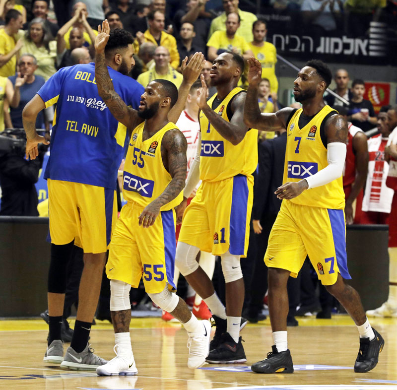 Макаби са два тима