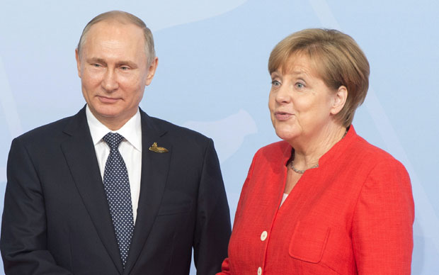 Путин и Меркел о напорима да се очува споразум с Ираном
