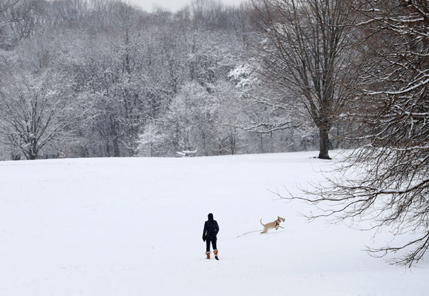 АМЕРИКАНЦИ У ШОКУ: Снег на Средњем западу као да је јануар (ВИДЕО)