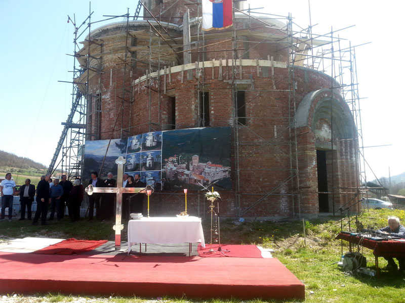 Напредује храм у Дежеви