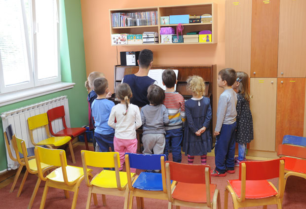 ПОГОДНОСТ ПРИМАМИЛА РОДИТЕЉЕ: Селе децу у бесплатнo обданиште