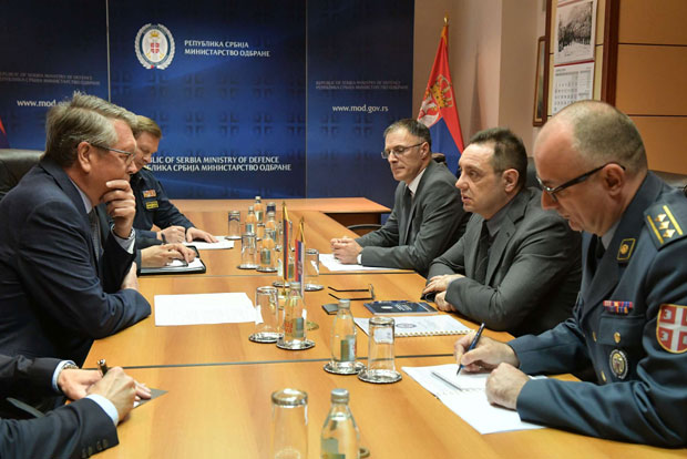 Министар одбране Србије и амбасадор Русије о сарадњи у одбрани