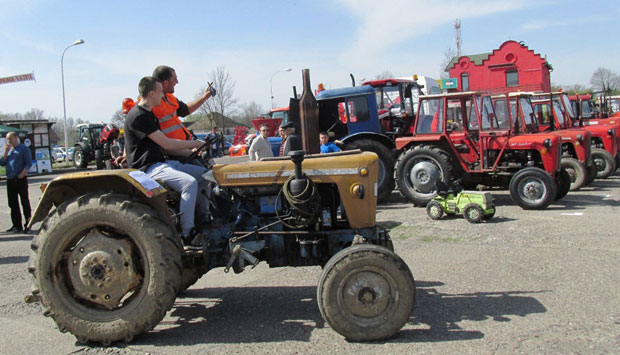 Прва тракторијада у Посавини 