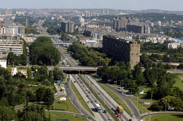 Гарсоњера на Врачару, као кућа у Сремчици