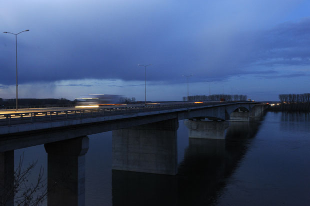 Пупин у јулу под светлом?