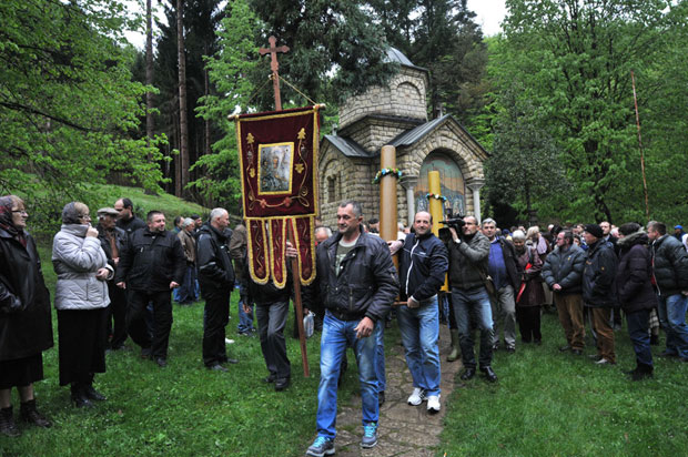 Сви би воду са чесме Девет Југовића