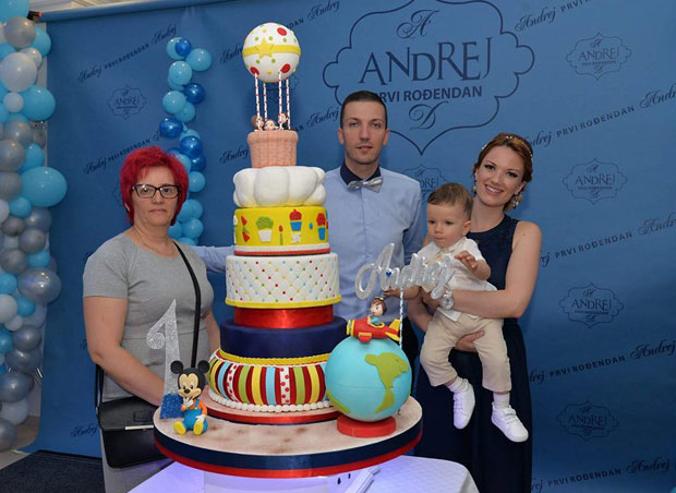 ЈЕЛЕНА СРПСКИ БАДИ ВАЛАСТРО: Посластичарка прави торте високе 2,5 метара