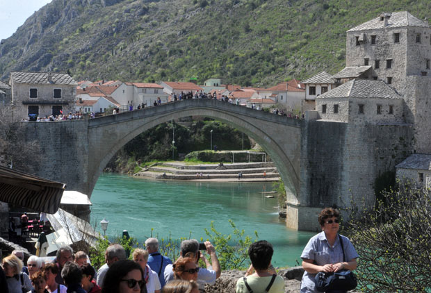 Како живе Срби у Мостару, изван светла камера и рефлектора