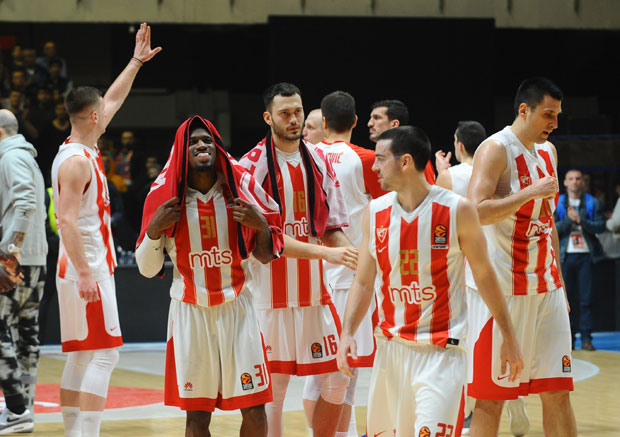 СКАНДАЛ У ПОДГОРИЦИ: Нападнути кошаркаши Звезде - Пребићемо вас, заклаћемо вас