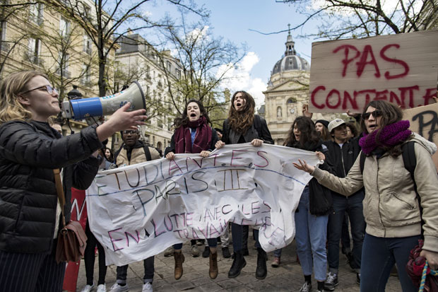 Специјалци чистили Сорбону (ВИДЕО)
