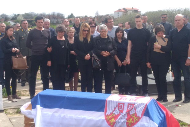 ЖИВЕЋЕ ДОБРИ ДУХ ВАЗДУХОПЛОВСТВА: У Сомбору сахрањен мајор Роберт Калоци (ФОТО)