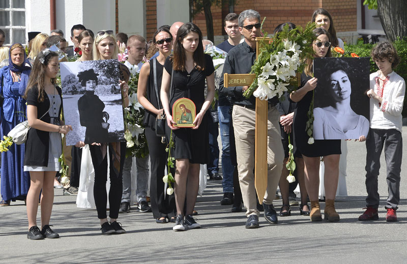 ЈЕЛЕНА ЖИГОН ИСПРАЋЕНА НА ВЕЧНИ ПОЧИНАК: Збогом наша успавана оморико (ФОТО)