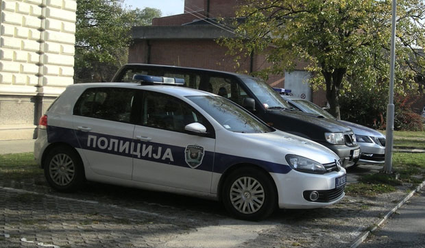 Притворен насилник који је ножем напао супругу и брата