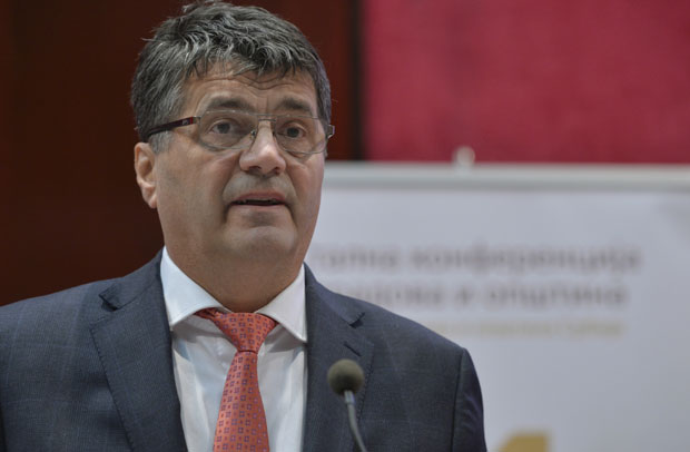 Булатовић: Изградња четири фабрике до краја лета, посао за још 7.000 људи