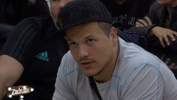 Слоба се прави паметан