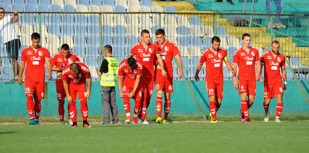 БУРНО НА БАНОВОМ БРДУ: Три црвена картона, сломљена вилица Дарку Зорићу и победа нишког Радничког после преокрета