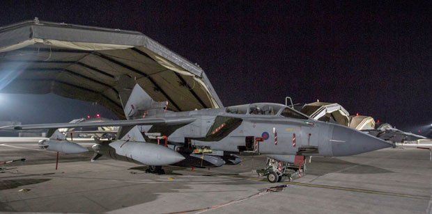 БРИТАНСКИ ЛИСТ ОСУО ПАЉБУ ПО ВОЈСЦИ: Французи у Сирији засенили наше старе, депресивне бродове и авионе