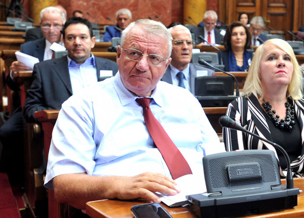 Шешељ остаје у клупи?