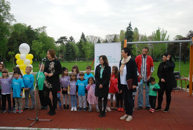 Крушевац: Фондација Новак Ђоковић опремила интерактивно игралиште за малишане (ФОТО)
