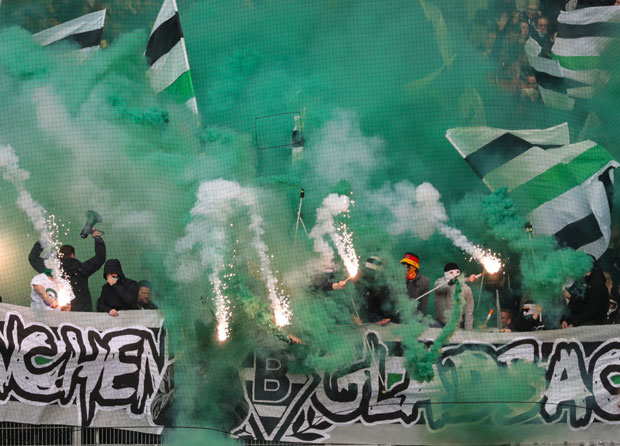 Навијачи Борусије силовали деветнаестогодишњу девојку у возу