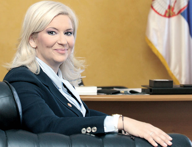 ШПИЈУНКА: Поклони од жена