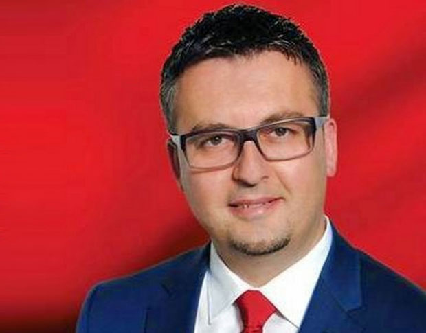 ПОСЛЕ ГОДИНУ И ПО ДАНА: Бивши посланик предао се СИПИ!