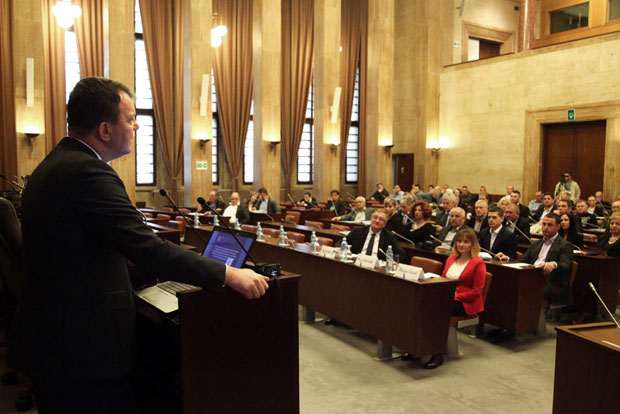 Нове табле и на језицима мањина