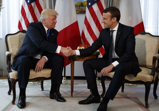 Дојче веле: Макрон убедио Трампа да се освети Сирији и постао вођа Европе