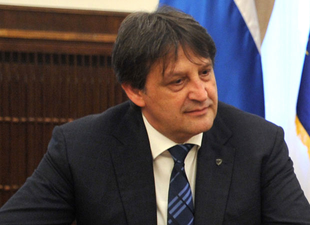 ШПИЈУНКА: Поезија на дар
