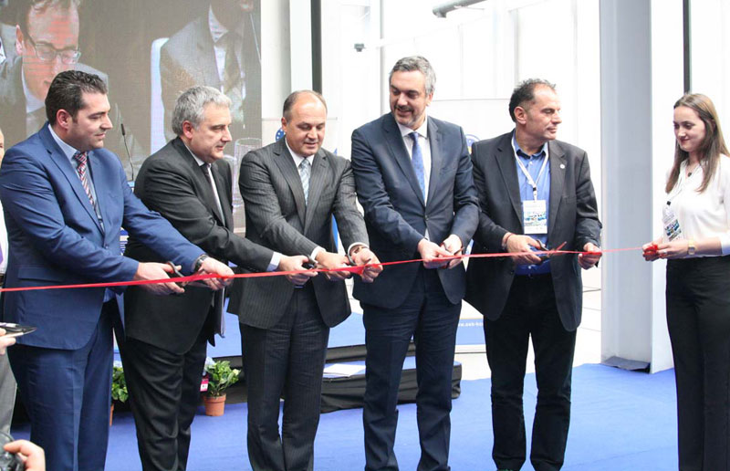 Привреда јача и бржа од политике