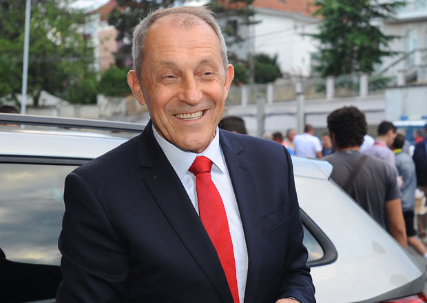 Караџић сам делегира судије!