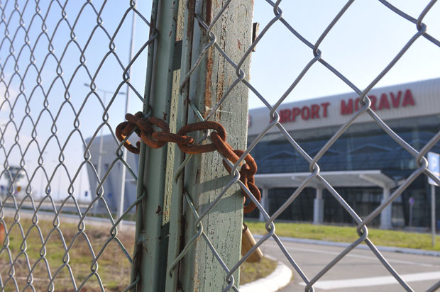 АПЕЛ ПРЕДСЕДНИКУ: Скините катанац са аеродрома „Морава“
